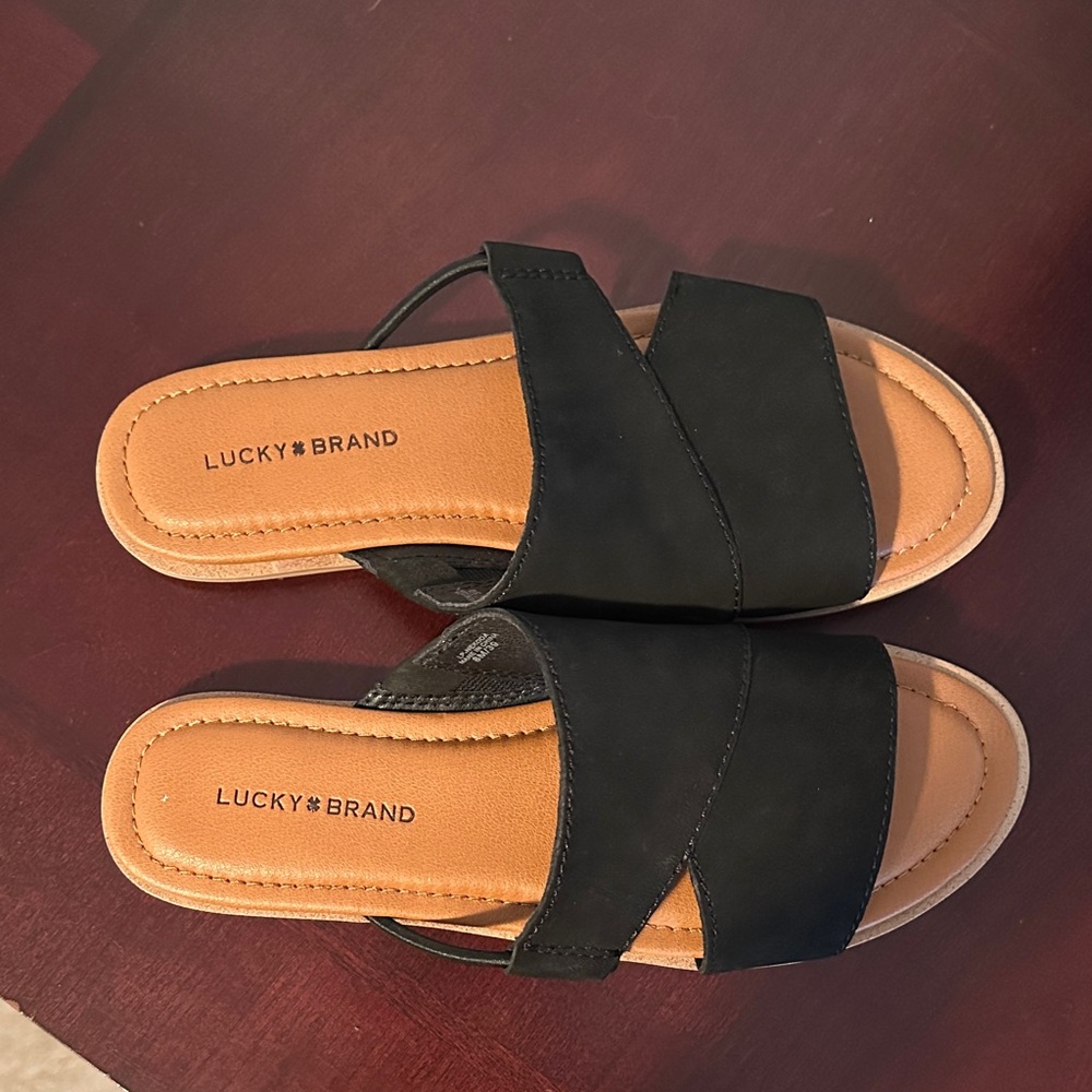 Lucky Brand Women's Black and Tan Sandals